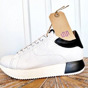 NWT EUE Genuine Leather Fashion Sneakers